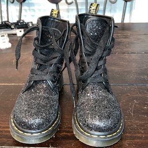 Dr Martens 1460 great condition glitter black boots 5 US L